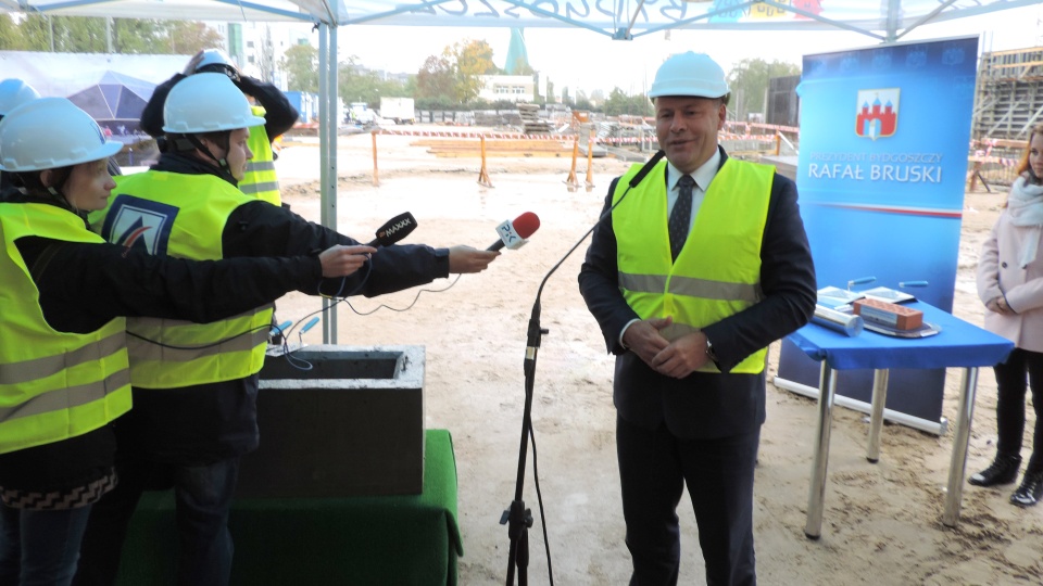 Dziś oficjalnie wmurowano kamień węgielny pod budowę obiektu. Fot. Lech Przybyliński