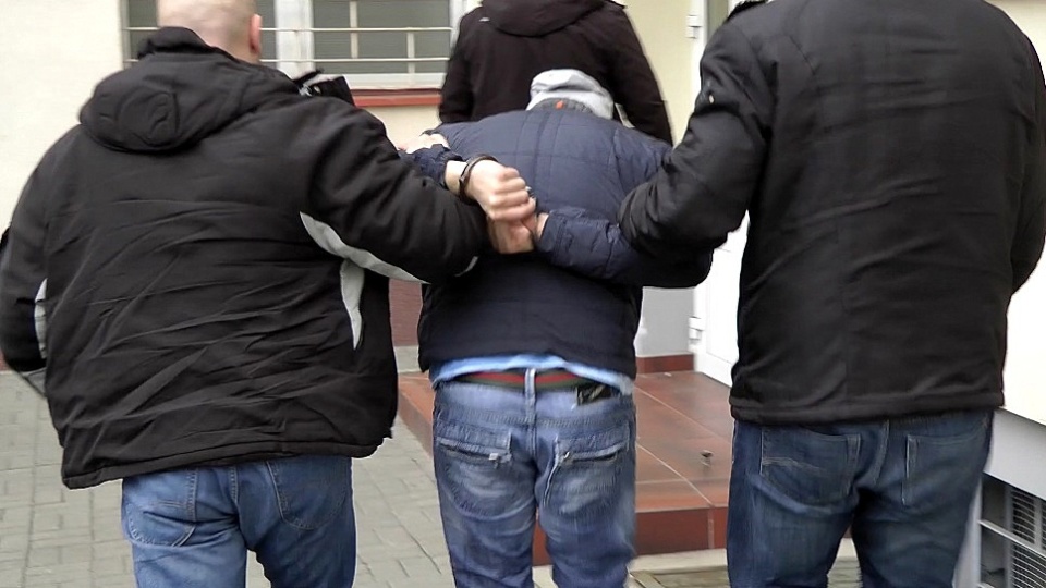Policja apeluje o zgłaszanie się pokrzywdzonych przez 31-letniego sutenera kobiet. Fot. zrzut ekranu
