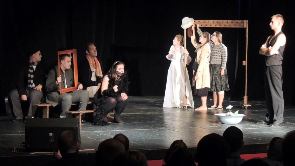 Niepełnosprawni aktorzy zaprezentowali się na scenie Teatru Baj Pomorski w Toruniu. Fot. Monika Kaczyńska