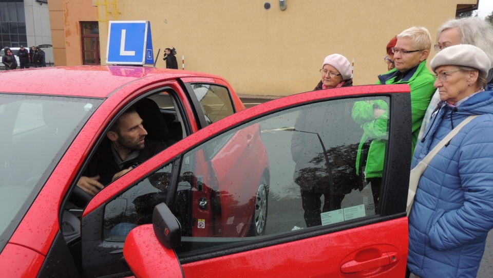 W ramach weekendowych zajęć znalazły się zajęcia teoretyczne, ale także slalom samochodem czy udzielenie pierwszej pomocy. Fot. Damian Klich