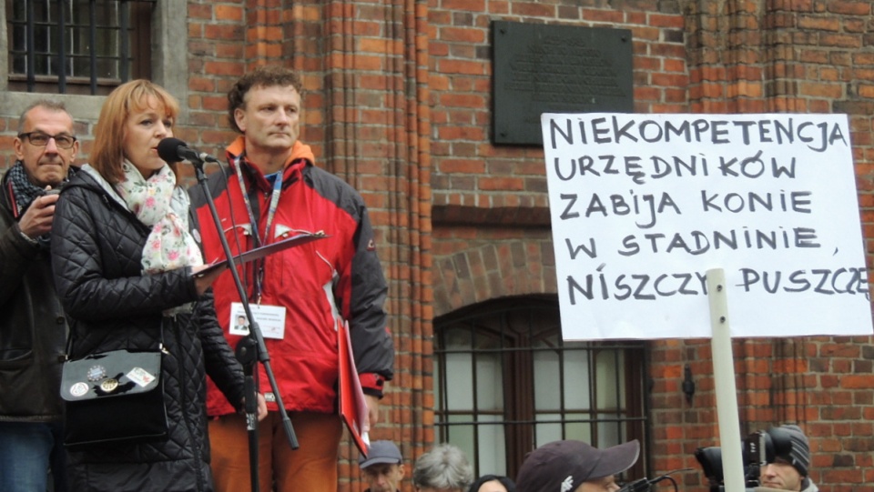 Przeciwko polityce rządu protestowało dziś w Toruniu ponad 100 osób. Fot. Michał Zaręba