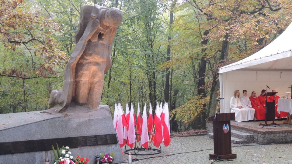 W miejscu Pamięci Narodowej w intencji ofiar hitlerowskiej zbrodni odprawiona została msza święta. Fot. Michał Zaręba