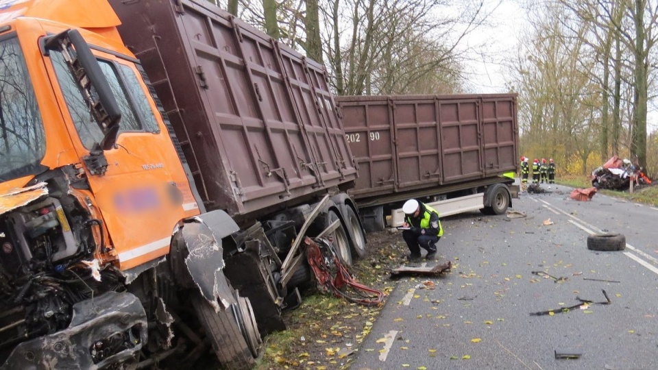 Do tragicznego wypadku doszło dzisiaj w godzinach rannych na drodze wojewódzkiej nr 240. Fot. Policja