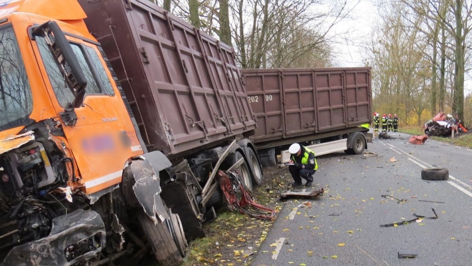 Do tragicznego wypadku doszło dzisiaj w godzinach rannych na drodze wojewódzkiej nr 240. Fot. Policja