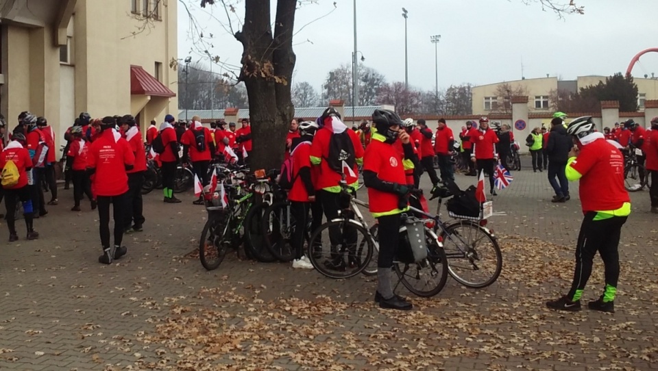 Sympatycy dwóch kółek wystartowali dzisiaj w rowerowym rajdzie, podczas którego symbolicznie mają pokonać 111 km. Fot. Kamila Zroślak