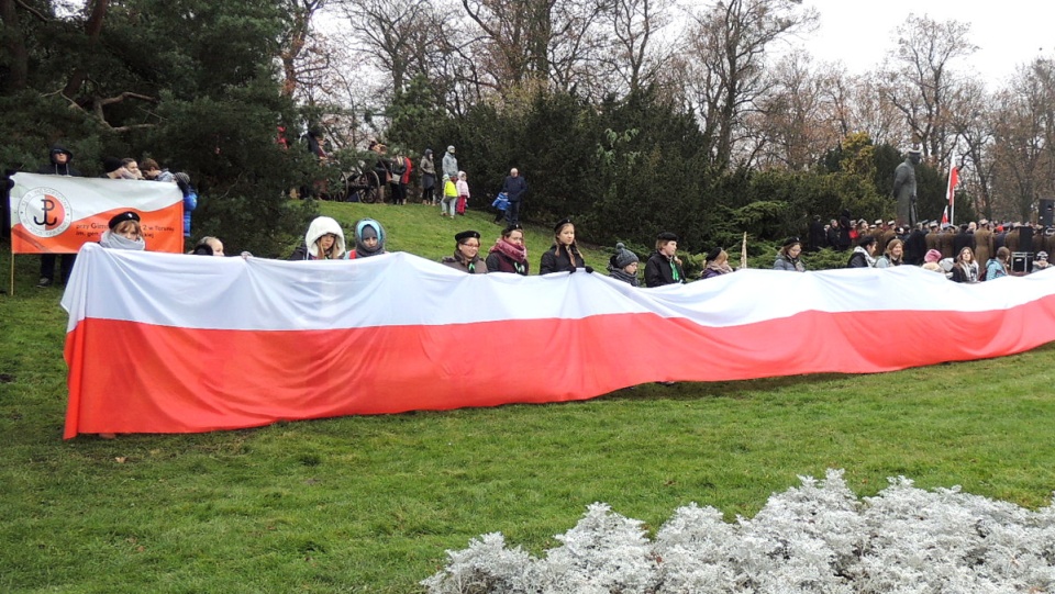 Uroczystość patriotyczna w Toruniu odbyła się tradycyjnie pod pomnikiem Marszałka Józefa Piłsudskiego. Fot. Monika Kaczyńska