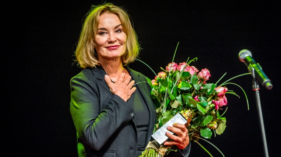 Amerykańska aktorka Jessica Lange z nagrodą im. Krzysztofa Kieślowskiego podczas gali otwarcia 24. edycji Międzynarodowego Festiwalu Sztuki Autorów Zdjęć Filmowych Camerimage w Bydgoszczy. Fot. PAP/Tytus Żmijewski