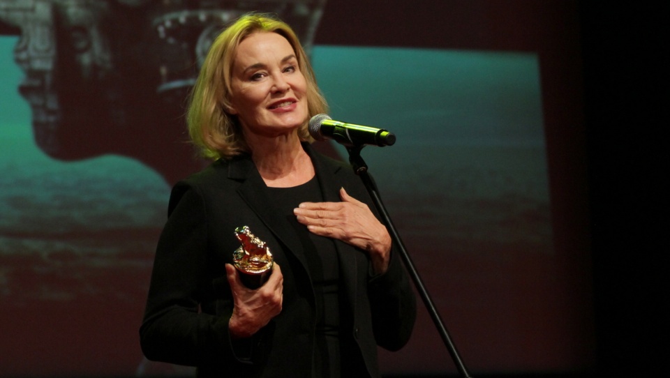 Jessica Lange z nagrodą im. Krzysztofa Kieślowskiego podczas gali otwarcia 24. edycji Międzynarodowego Festiwalu Sztuki Autorów Zdjęć Filmowych Camerimage w Bydgoszczy. Fot. Piotr Walczak