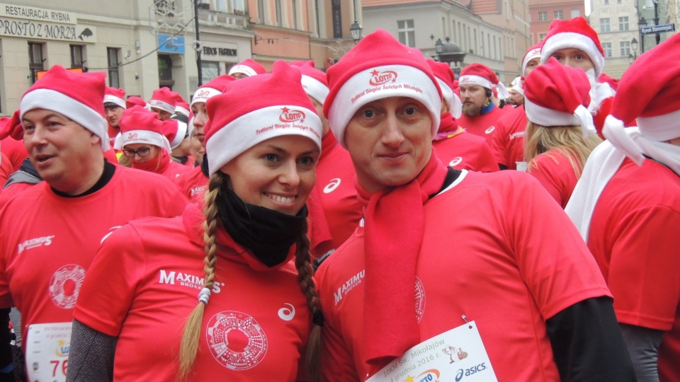 Kilka tysięcy biegaczy wystartowało w Toruniu w 14. Półmaratonie Świętych Mikołajów w Toruniu. Fot. Michał Zaręba