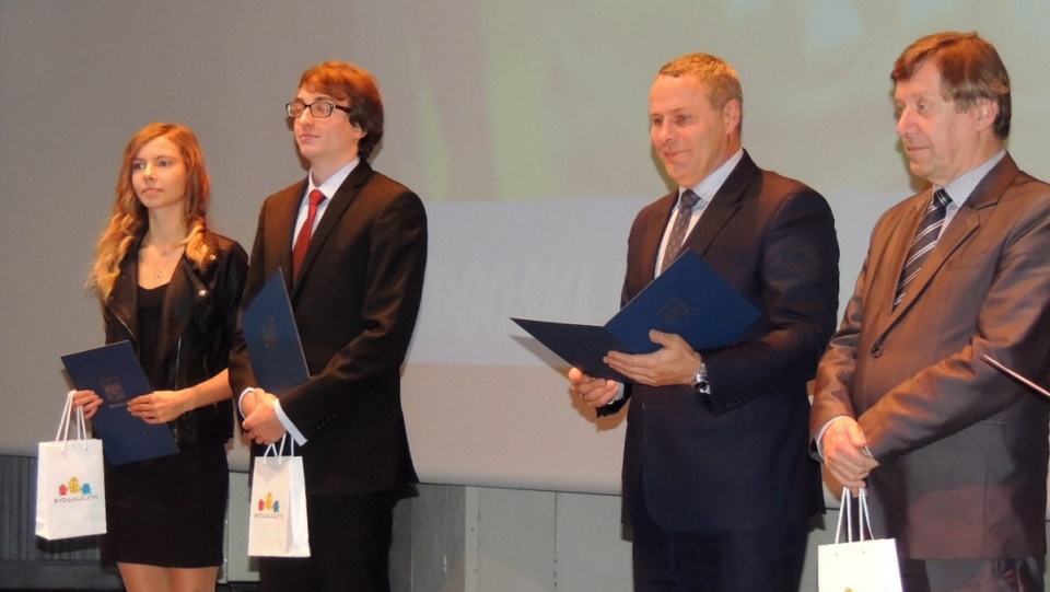 Osoby angażujące się w pomoc dla innych zostały dzisiaj uroczyście nagrodzone przez prezydenta Bydgoszczy. Fot. Tatiana Adonis