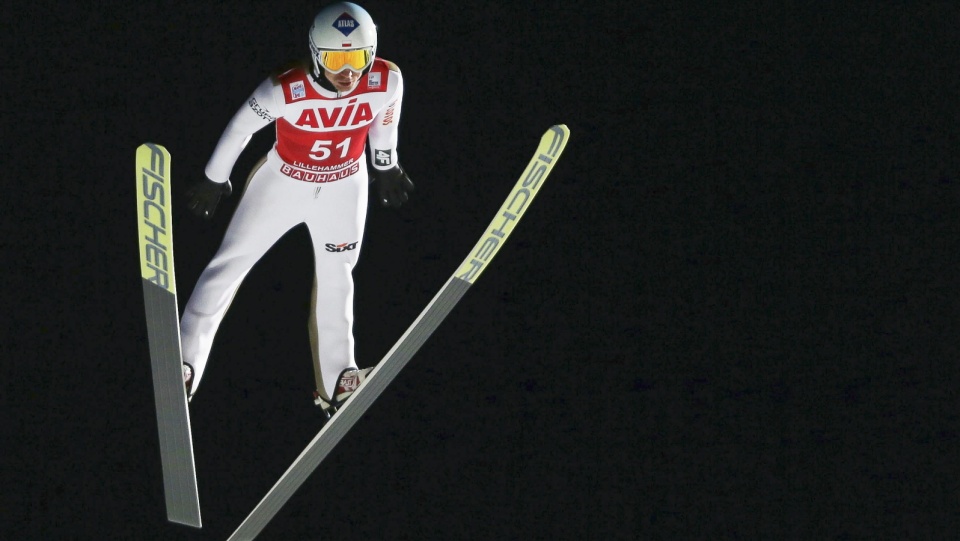 Kamil Stoch w kwalifikacyjnej próbie w Lillehammer na 144. metr. Fot. PAP/EPA GEIR OLSEN