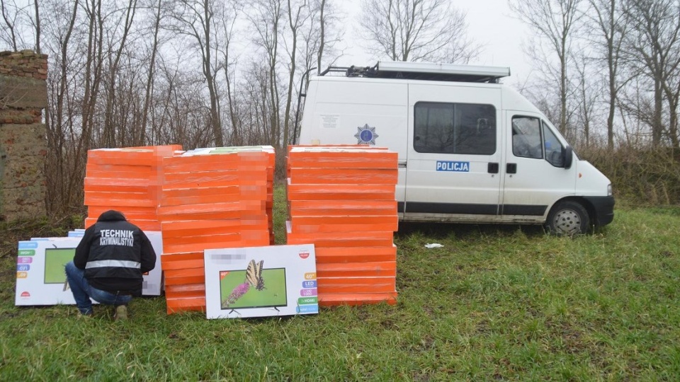 Zniknęło 85 telewizorów na kwotę 73 tysięcy złotych. Fot. Policja