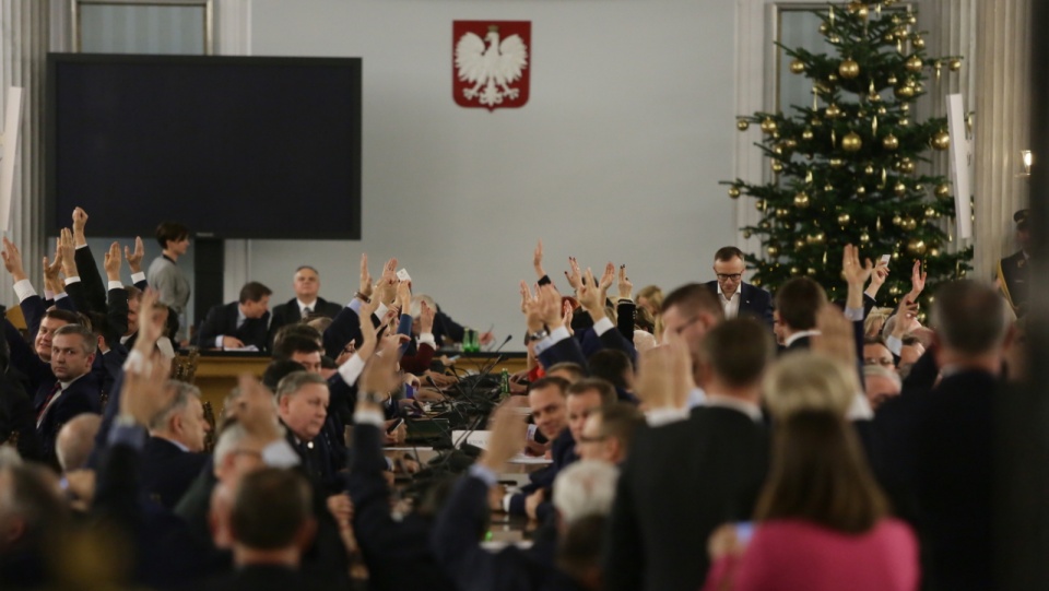 Przeniesione do Sali Kolumnowej posiedzenie Sejmu. Fot. PAP/Tomasz Gzell