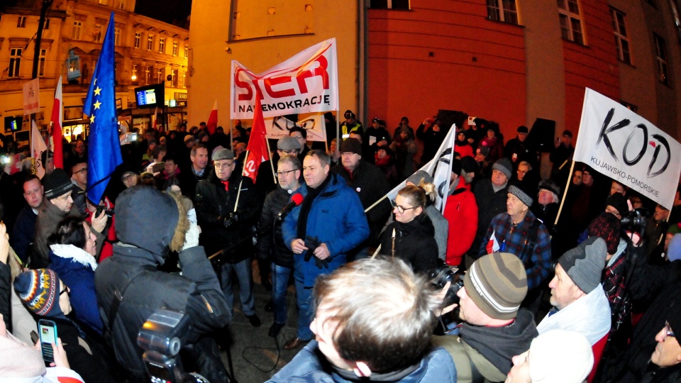 Manifestacja przed biurem PiS w Bydgoszczy. Fot. Ireneusz Sanger