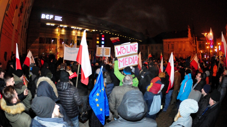 Manifestacja przed biurem PiS w Bydgoszczy. Fot. Ireneusz Sanger
