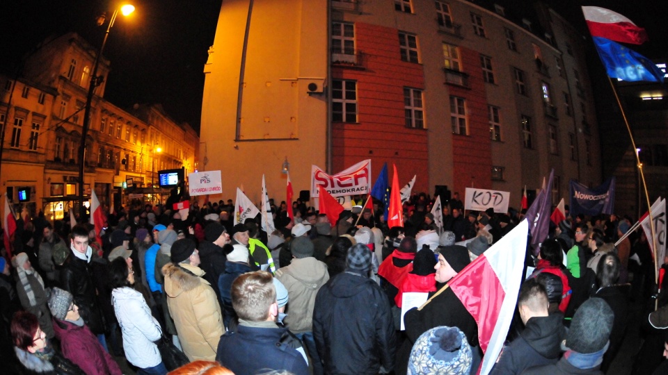 Manifestacja przed biurem PiS w Bydgoszczy. Fot. Ireneusz Sanger