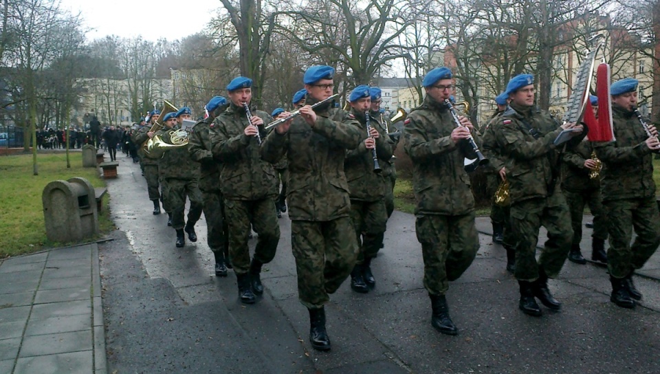 Rocznicę wybuchu Powstania Wielkopolskiego uczczono w Bydgoszczy z towarzyszeniem orkiestry i kompanii honorowej Wojska Polskiego. Fot. Andrzej Krystek