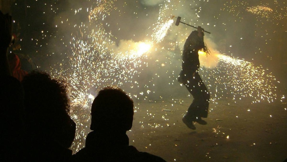 Zgodnie z przepisami, okres pozwalający na detonację fajerwerków i petard określają władze miasta. Fot. freeimages.com