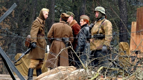 Z okazji Toruńskich Obchodów Narodowego Dnia Pamięci Żołnierzy Wyklętych, w lasku przy ul. Bema w Toruniu, odbyła się inscenizacja historyczna. Fot. Michał Zaręba