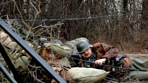 Z okazji Toruńskich Obchodów Narodowego Dnia Pamięci Żołnierzy Wyklętych, w lasku przy ul. Bema w Toruniu, odbyła się inscenizacja historyczna. Fot. Michał Zaręba