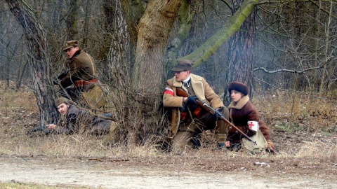 Z okazji Toruńskich Obchodów Narodowego Dnia Pamięci Żołnierzy Wyklętych, w lasku przy ul. Bema w Toruniu, odbyła się inscenizacja historyczna. Fot. Michał Zaręba