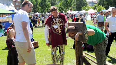 Dzięki rycerzom z Gniewu można było przeżyć żywą lekcję historii. Fot. Damian Klich