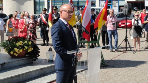 Prezydent Włocławka Marek Wojtkowski podkreślił znaczenie uroczystości w wychowaniu patriotycznym młodzieży. Fot. Sławomir Kukiełczyński