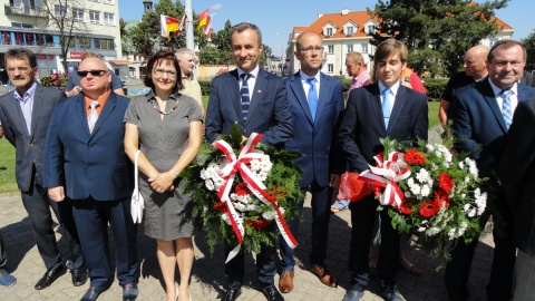 Włocławska uroczystość z okazji Święta Wojska Polskiego odbyła się na placu Wolności pod pomnikiem Żołnierza Polskiego. Fot. Sławomir Kukiełczyński