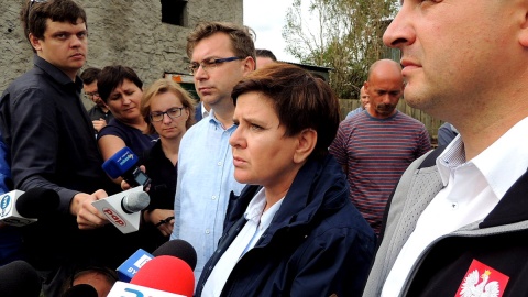 Premier Beata Szydło odwiedziła w Małej Kloni rodzinę Góreckich, których dom ucierpiał w wyniku wichury. Fot. Damian Klich