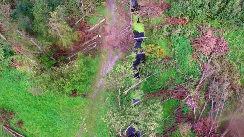 Pola i domy zalewane wodą z Krówki - zdjęcia wykonane za pomocą drona. Fot. Aviation Technik, sp. z o. o.