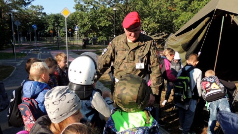 W bydgoskim Myślęcinku rozpoczęły się warsztaty, podczas których dzieci uczą się zasad bezpieczeństwa. Fot. Damian Klich