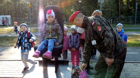 W bydgoskim Myślęcinku rozpoczęły się warsztaty, podczas których dzieci uczą się zasad bezpieczeństwa. Fot. Damian Klich