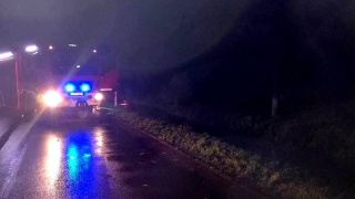 Intensywny deszcz i wiatr utrudniły ruch drogowy w regionie