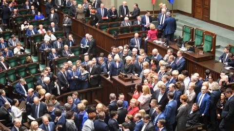34. posiedzenie Sejmu - otwarte do czwartku do godz. 10 - przerwa w posiedzeniu