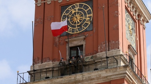 Uroczyste podniesienie flagi państwowej na Zamku Królewskim