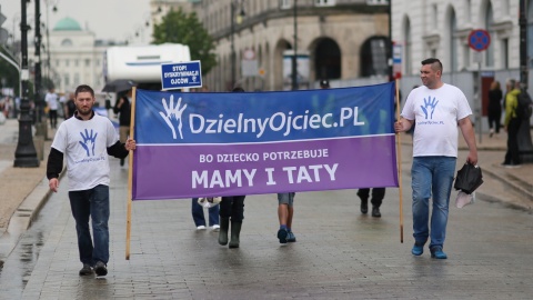 Organizacja Dzielny Ojciec.PL protestuje przeciwko dyskryminacji ojców