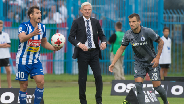 Ekstraklasa piłkarska - wyjazdowe wygrane Legii i Lecha