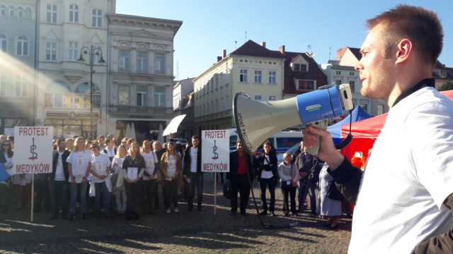 Protest medyków w Bydgoszczy. Przy okazji bezpłatne badania