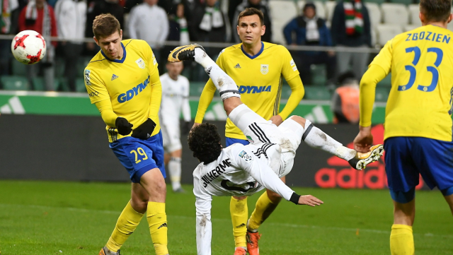 Ekstraklasa piłkarska - Legia wiceliderem, porażka Zagłębia