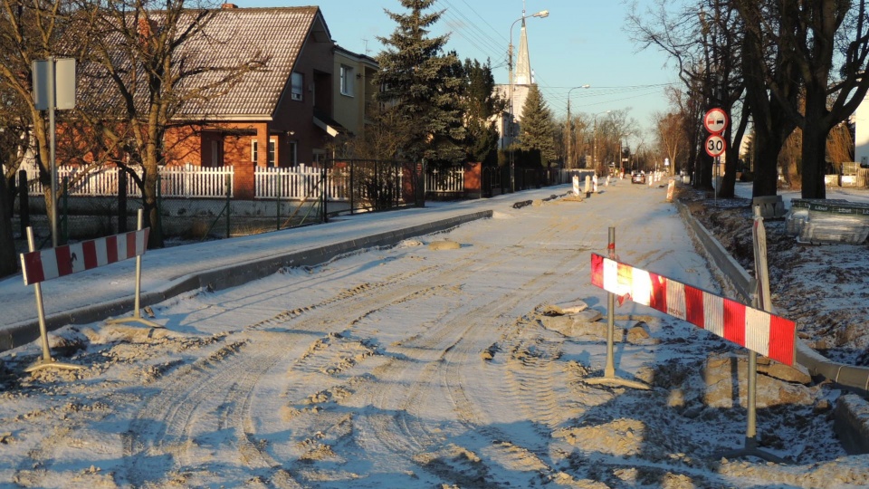 Teraz remont został przerwany przez zimę. Mieszkańcy ulicy Saperów z nadzieją mówią, że prace zakończą się w maju. Fot. Damian Klich