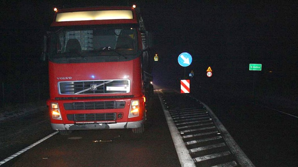 W wyniku potrącenia przez ciężarówkę TIR, zginął 83-letni mieszkaniec Grudziądza. Fot. KMP w Grudziądzu