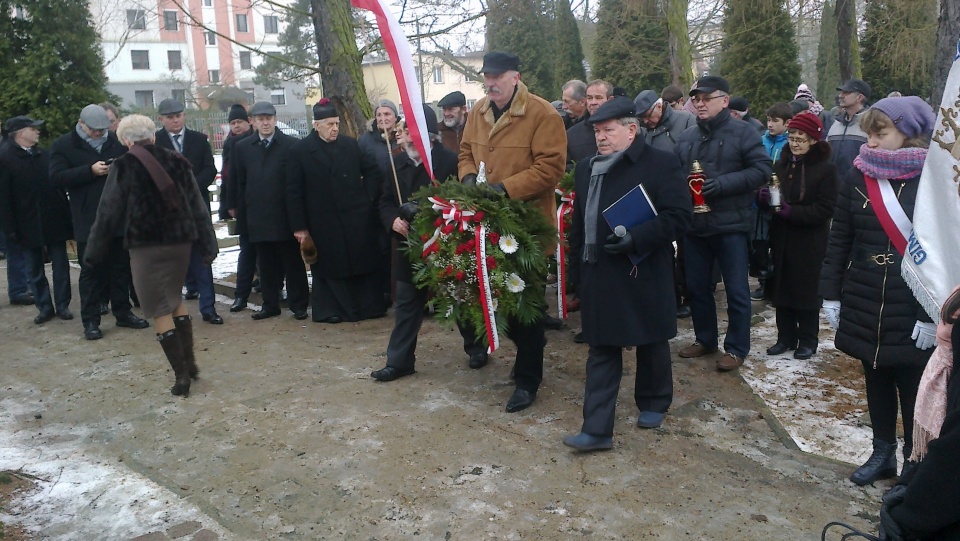 O 10:30 na Cmentarzu Bohaterów Bydgoszczy złożono kwiaty i zapalono znicze. Fot. Andrzej Krystek