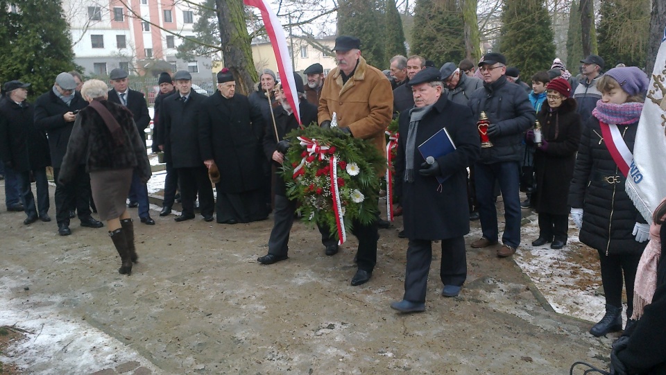 O 10:30 na Cmentarzu Bohaterów Bydgoszczy złożono kwiaty i zapalono znicze. Fot. Andrzej Krystek