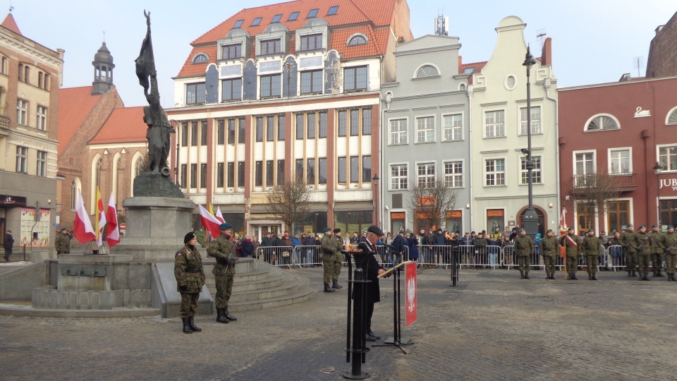 Na grudziądzkim rynku odbyły uroczystości powrotu miasta w granice Polski po 123 latach zaborów. Fot. Marcin Doliński