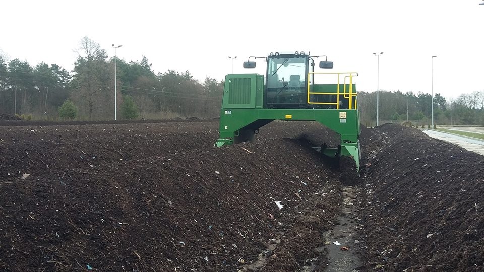 Nawóz będzie sprzedawany luzem w kontenerach (na naczepach) oraz w workach. Fot. Pronatura