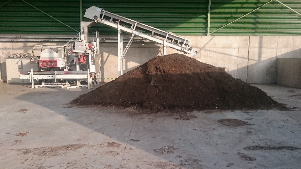 Nawóz będzie sprzedawany luzem w kontenerach (na naczepach) oraz w workach. Fot. Pronatura