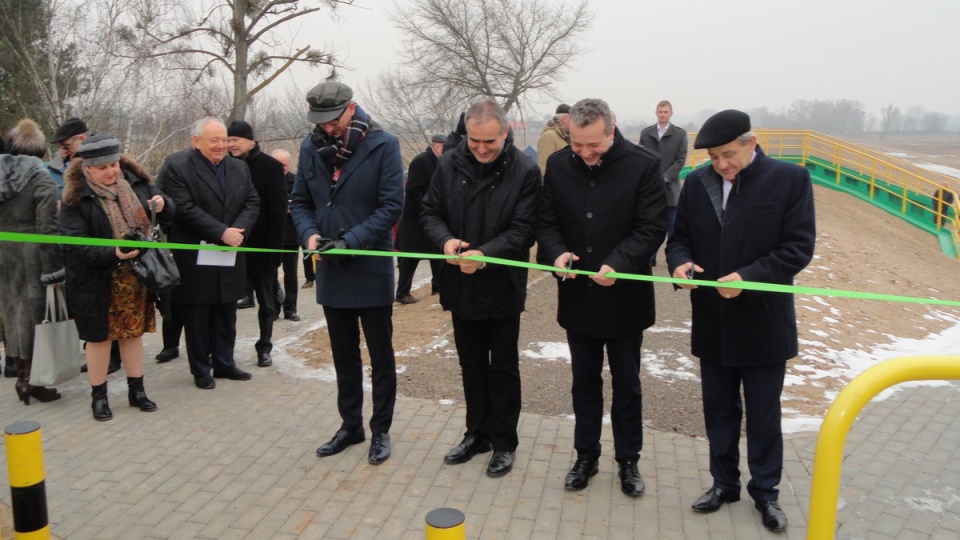 Symboliczne otwarcie zmodernizowanego wału przeciwpowodziowego. Fot. Sławomir Kukiełczyński