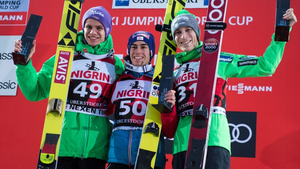 Czołowa trójka niedzielnego konkursu PŚ w lotach w Oberstdorfie. Od lewej Andreas Wellinger, Stefan Kraft i Jurij Tepes. Fot. PAP/EPA/Daniel Kopatsch