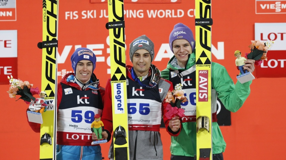 Podium czwartkowego konkursu w Pjongczang. Od lewej Stefan Kraft, Maciej Kot i Andreas Wellinger. Fot. PAP/EPA/JEON HEON-KYUN