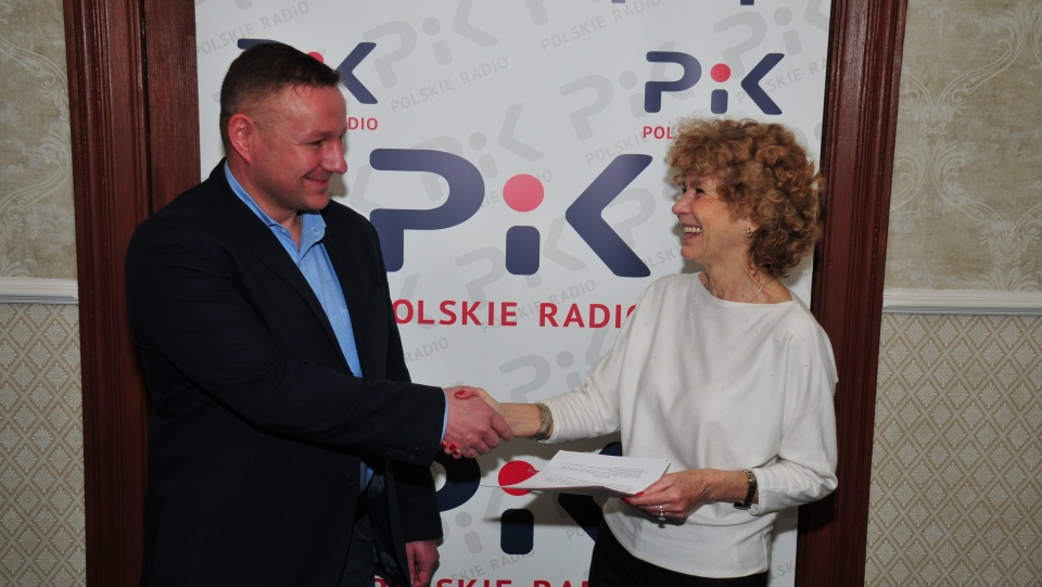 Na zdjęciu Andrzej Tuszkowski (C), prezes GKM Grudziadz oraz Jolanta Kuligowska-Roszak (P), prezes Polskiego Radia PiK. Fot. Tomasz Kaźmierski